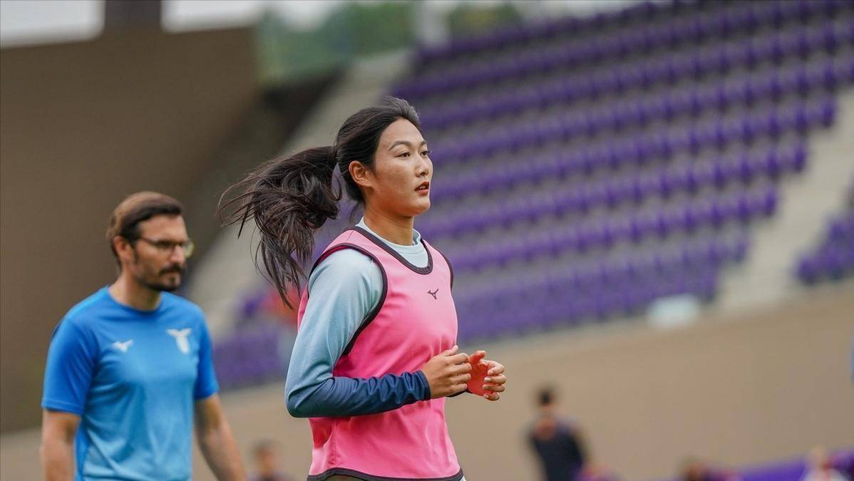 亚洲女足比赛现场热烈，事后感慨万千