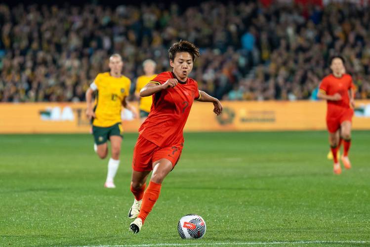 B体育体育中国官网-关于亚洲女足选手在比赛中一风呈祥的信息