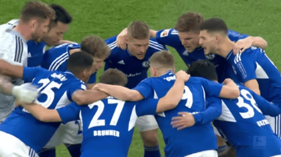 沙尔克04连续三场比赛失利，危机四伏