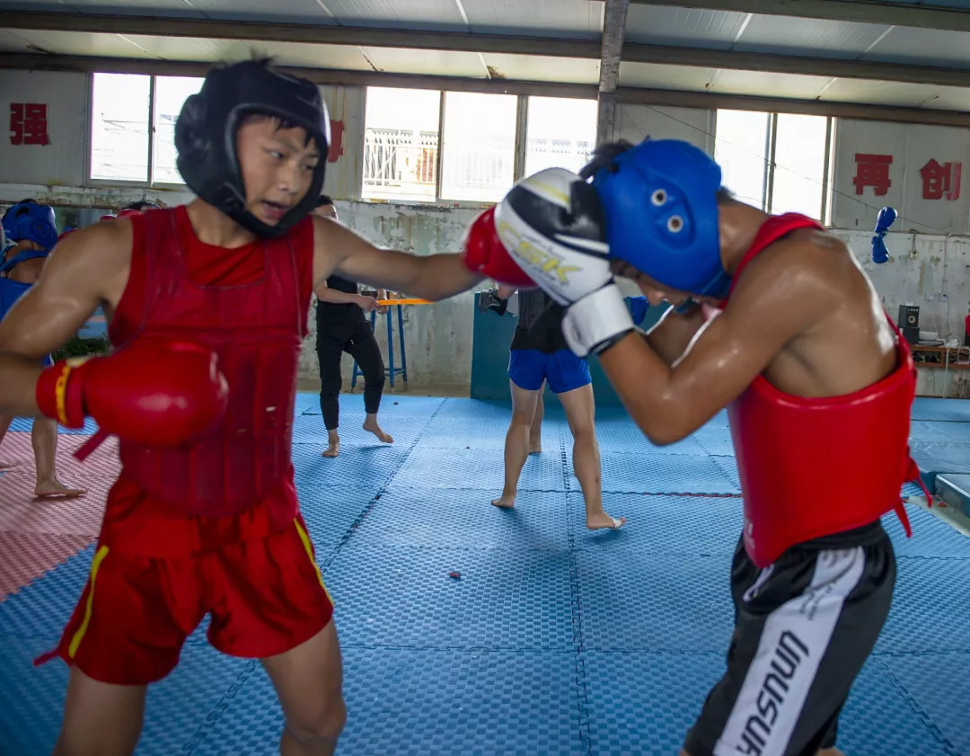 B体育体育官网app-挥汗如雨，队伍备战决赛全力以赴的简单介绍