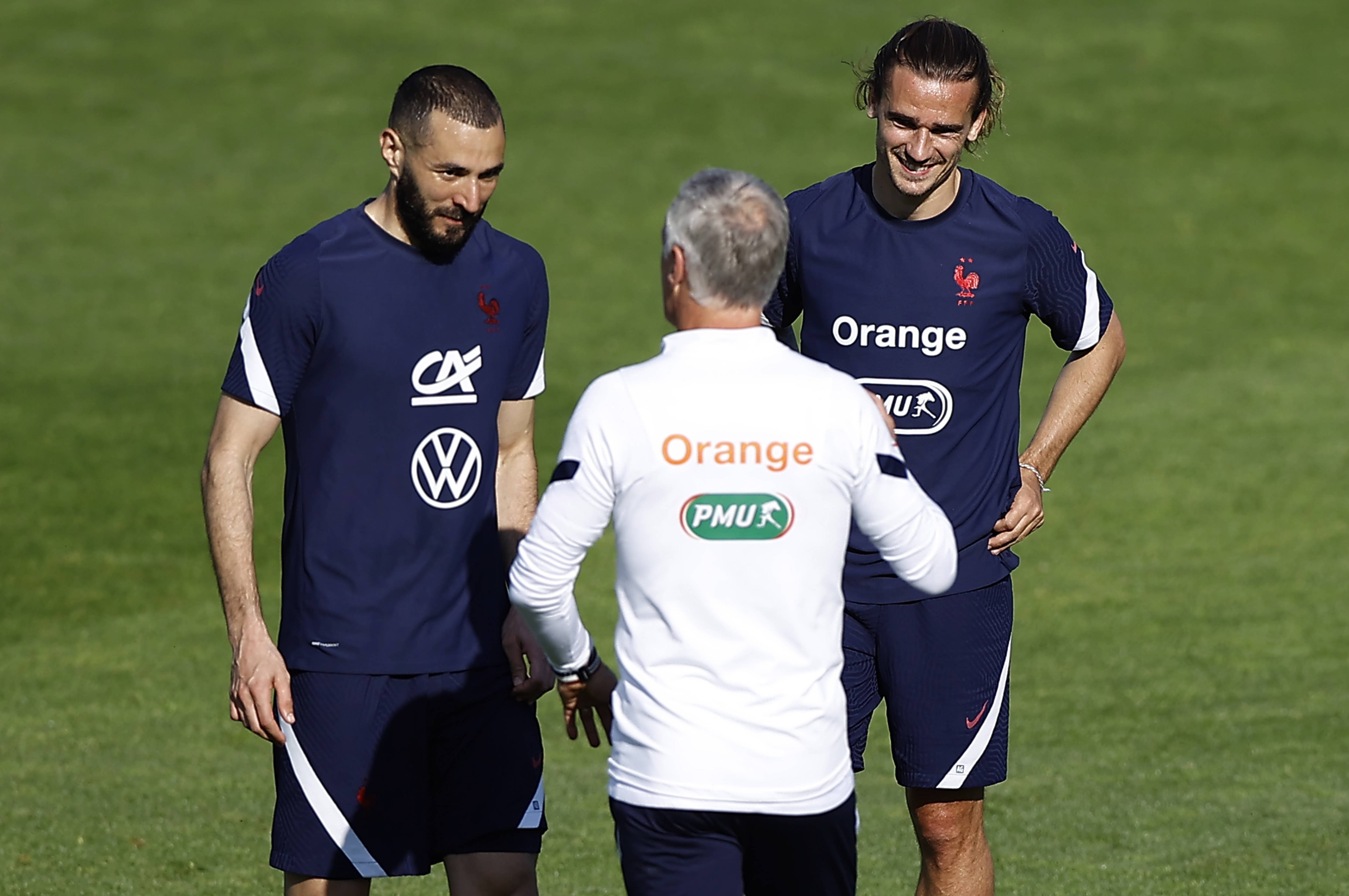 包含欧预赛即将开打，足球明星们备战认真的词条