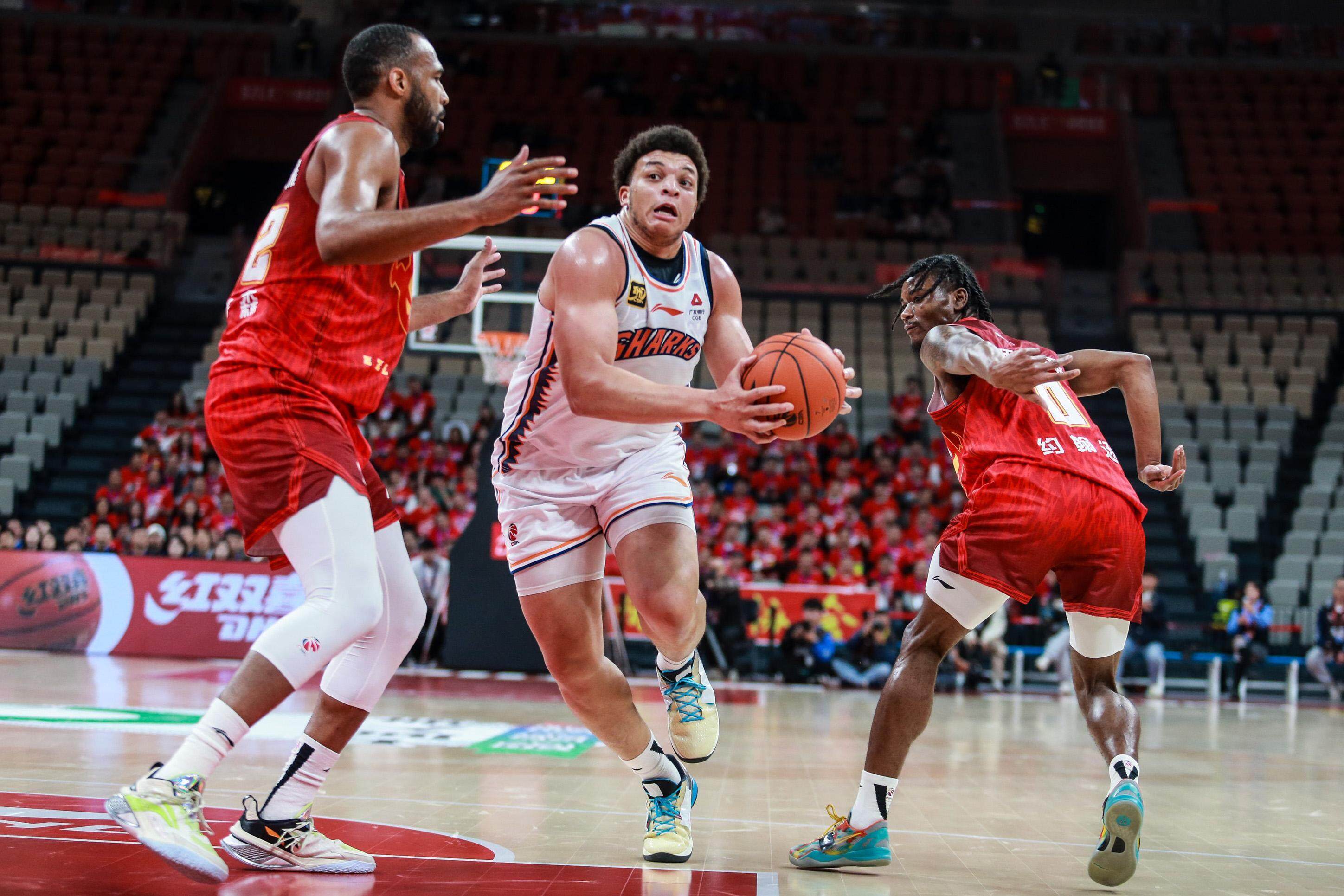 球队外援合练状态亮眼，备战氛围激烈的简单介绍