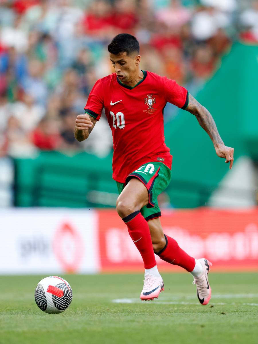 B体育体育官方-葡萄牙明星球员复出，重回赛场展现技艺的简单介绍