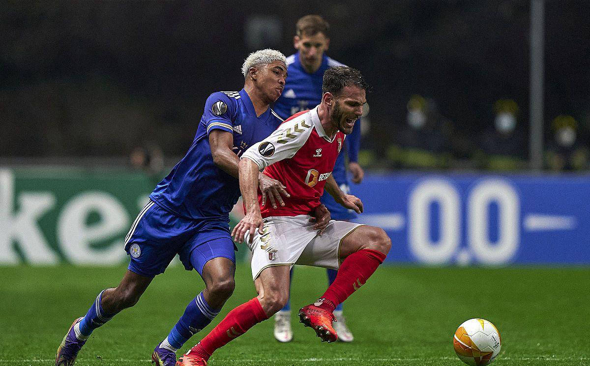 B体育体育教练-亚特兰大球员状态低迷，教练加强训练