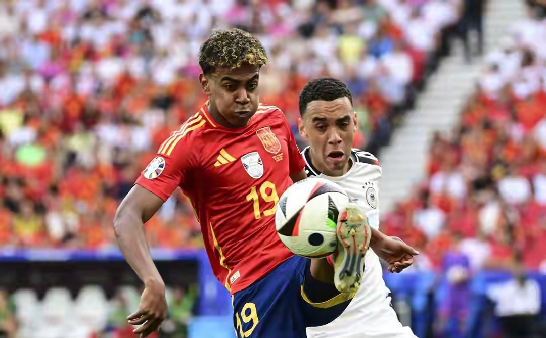 关于西班牙队在足球比赛中彪炳战绩，掀起热潮的信息