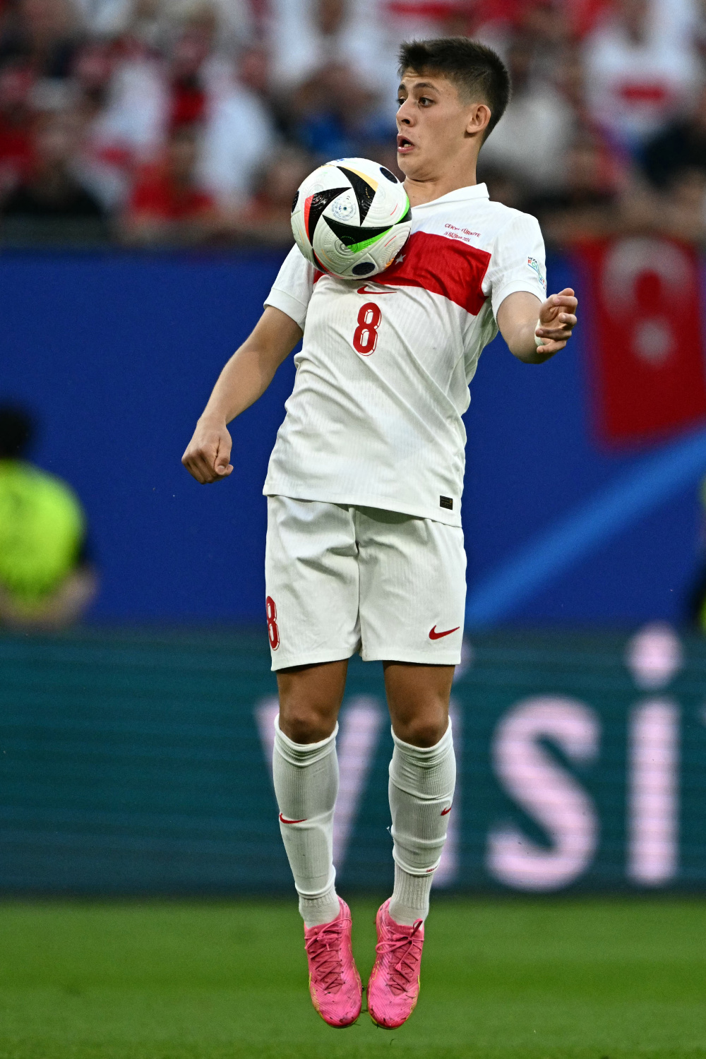 格鲁吉亚队冲击欧洲杯预选赛，实力强劲