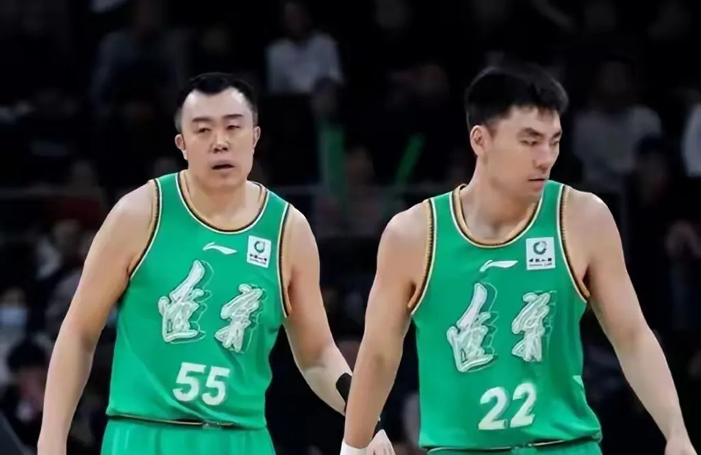 球队表现出色,稳住防线连续取胜 球队表现出色,稳住防线连续取胜