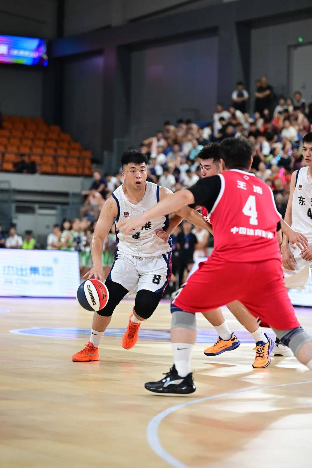 篮球比赛中球员实力超群获胜 篮球比赛中球员实力超群获胜