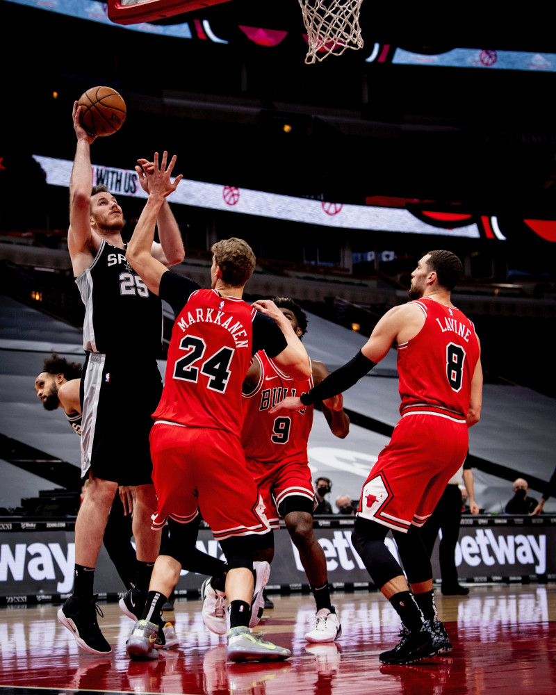 关于公牛大胜马刺,全队表现出色刷新球队记录的信息 关于公牛大胜马刺,全队表现出色刷新球队记录的信息