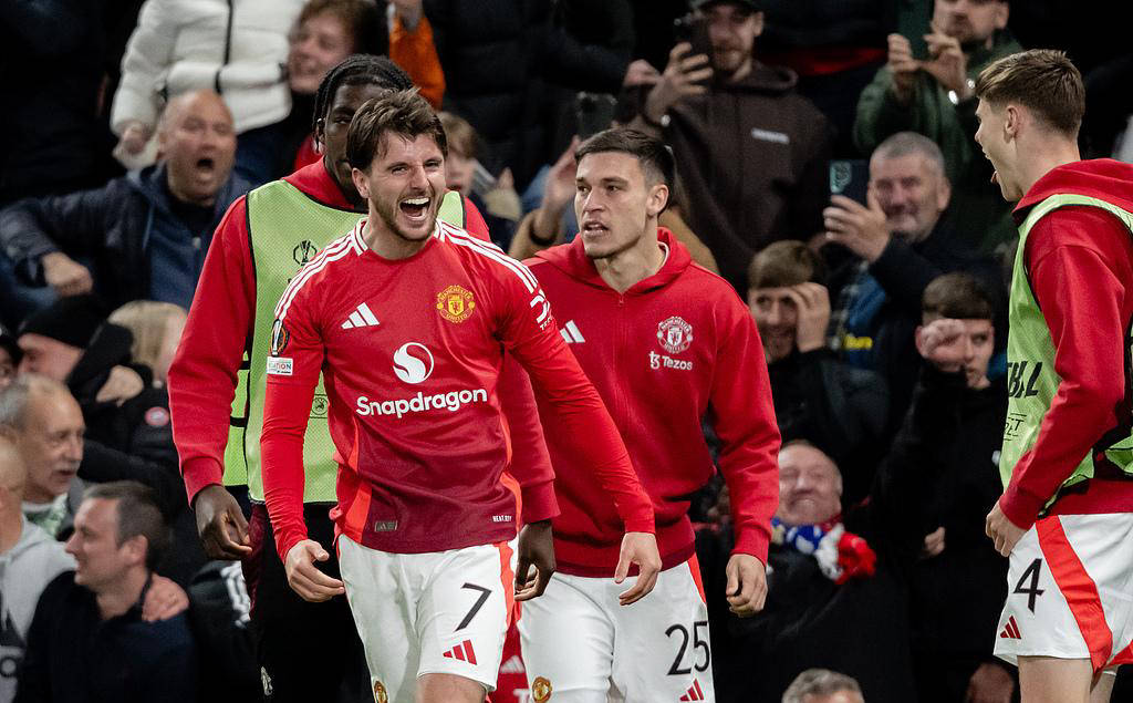 曼联奋力拼搏,但仍无缘欧冠冠军 曼联奋力拼搏,但仍无缘欧冠冠军