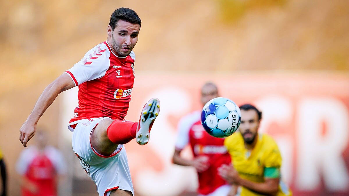 阿尔克马尔大胜那不勒斯，荷甲球队取得胜利的简单介绍