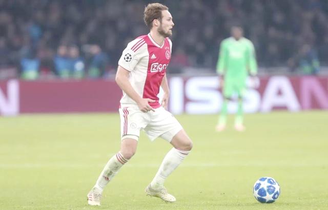 B体育体育竞技-关于阿贾克斯主场大胜，轻松击败的信息