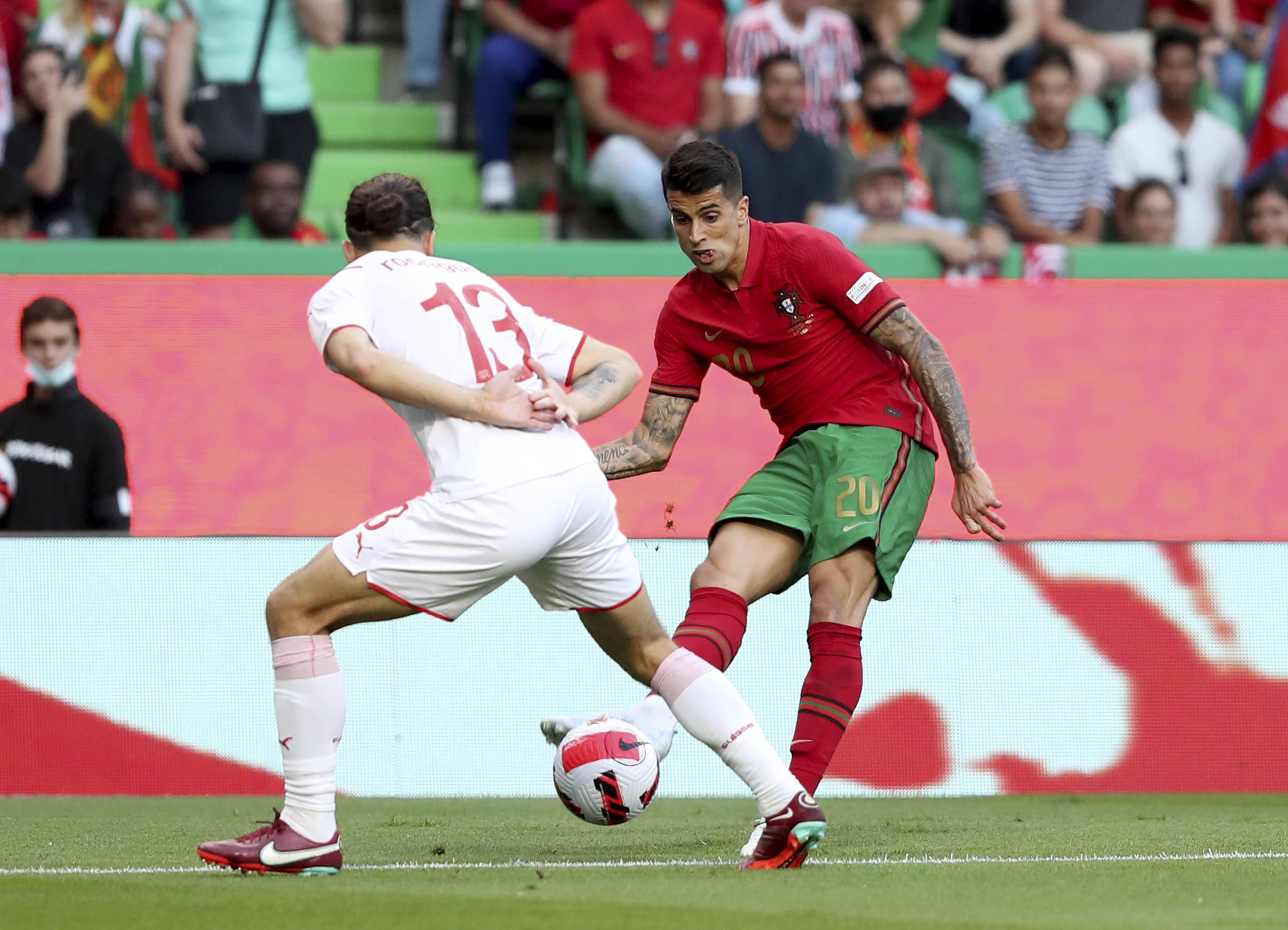 B体育体育官网app-瑞士队在关键时刻获胜，晋级到强