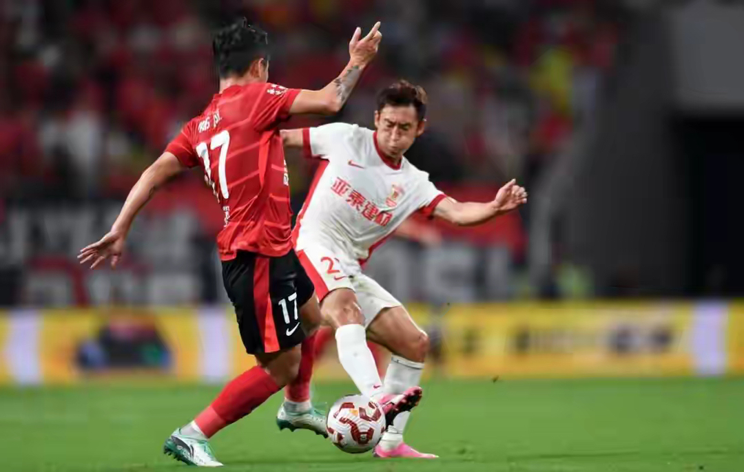 B体育体育官网app-中东俱乐部球队实现连胜，强势晋级